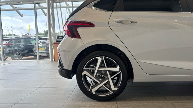 Hyundai i20 1.0T GDi 90 Tech Line 5dr Petrol Hatchback - Image 7